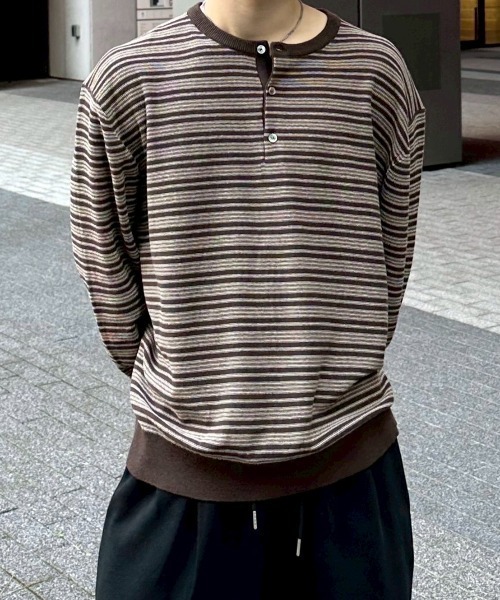Chikashitsu +（チカシツプラス）の「【Chikashitsu +】cropped henry neck border knit / 【チカシツプラス】クロップドヘンリーネックボーダーニット（Tシャツ/カットソー・メンズ・杢グレー/ブラック/ブラウン・ONE SIZE）」の10枚目の写真