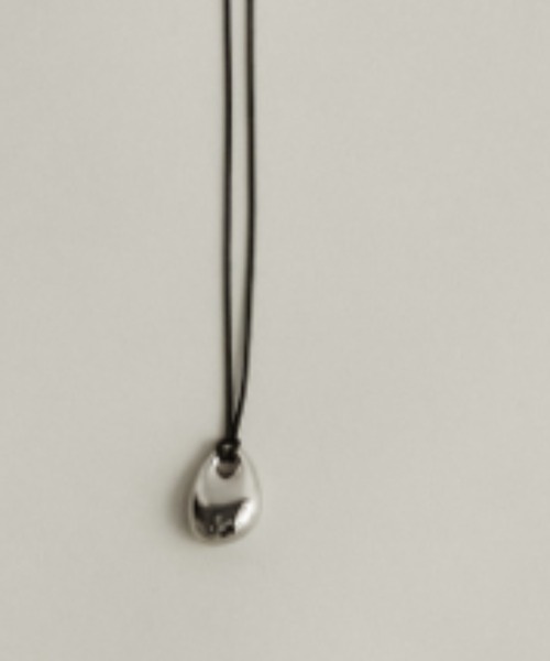 Auntie Rosa Holiday(アンティローザホリデー)の「ミニマルドロップコードネックレス(ネックレス・レディース・シルバー・FREE)」の6枚目の写真