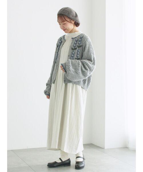 TSUHARU かぎ針お花モチーフ付きニットカーディガン　チャコールグレー かぎ針お花モチーフ付きニットカーディガン（グレー