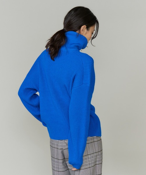 INED（イネド）の「BIOｰBLEND ハーフジッププルオーバーニット（ニット/セーター・レディース・オフホワイト/ブルー・9号）」の8枚目の写真