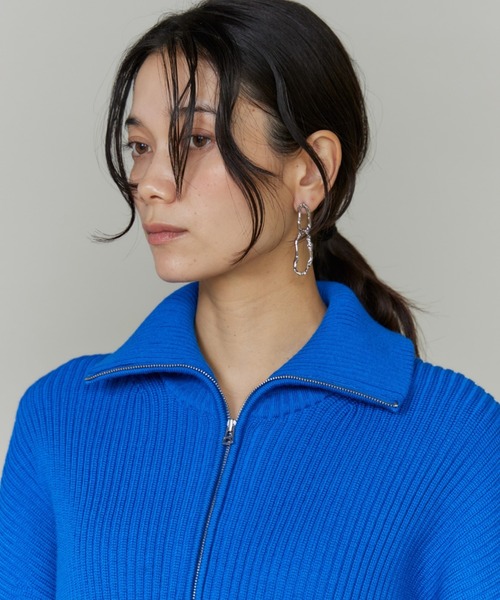 INED（イネド）の「BIOｰBLEND ハーフジッププルオーバーニット（ニット/セーター・レディース・オフホワイト/ブルー・9号）」の7枚目の写真