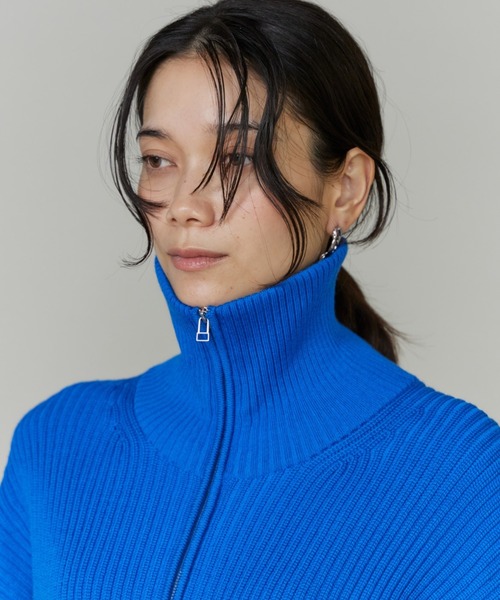 INED（イネド）の「BIOｰBLEND ハーフジッププルオーバーニット（ニット/セーター・レディース・オフホワイト/ブルー・9号）」の6枚目の写真