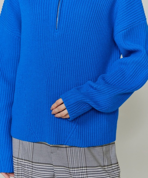 INED（イネド）の「BIOｰBLEND ハーフジッププルオーバーニット（ニット/セーター・レディース・オフホワイト/ブルー・9号）」の5枚目の写真