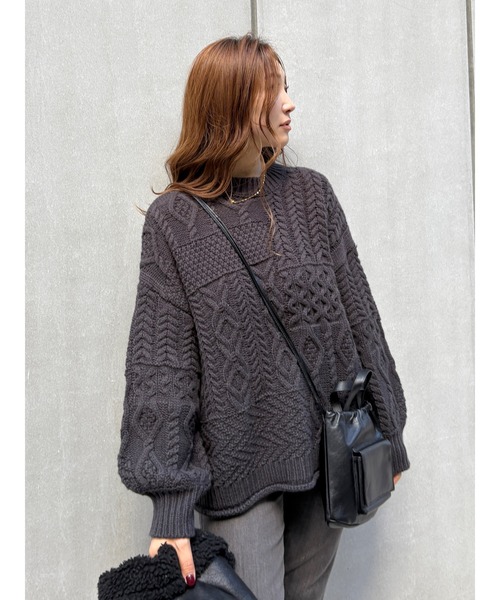 Ungrid（アングリッド）の「【WEB限定】パッチワークケーブルニット（ニット/セーター・レディース・その他1/ライトグレー/チャコールグレー/アイボリー・FREE）」の2枚目の写真