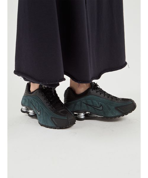 【NIKE meets emmi】W SHOX R4