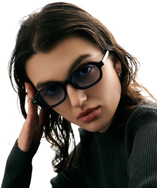 NUEF (ヌエフ)の「オーバルサングラス|カラーレンズ|トレンド|紫外線対策|UVカット|薄いレンズのサングラス|NUEF|COLOR SUNGLASSES(サングラス・レディース・ブラウン/ベージュ/ブラック/ブラック系その他/ブラウン系その他2/ブラウン系その他/クリアブラック/ブラック×グレー/ブラック×ブルー/ブラック×パープル/オレンジ系その他・FREE)」の7枚目の写真