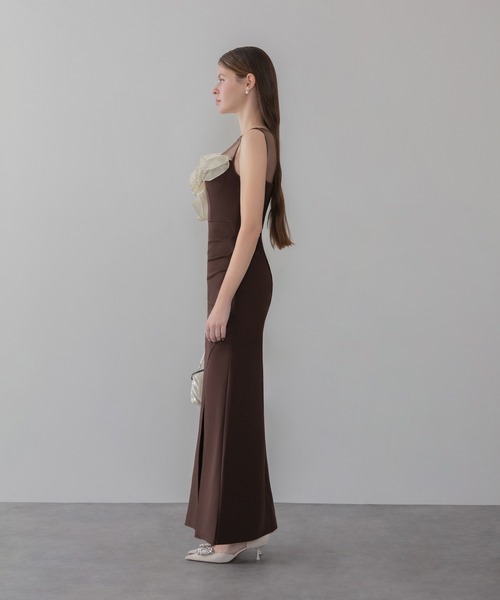 Leja（レジャ）の「【LEJA LUXE】アシンメトリーフリルスリット