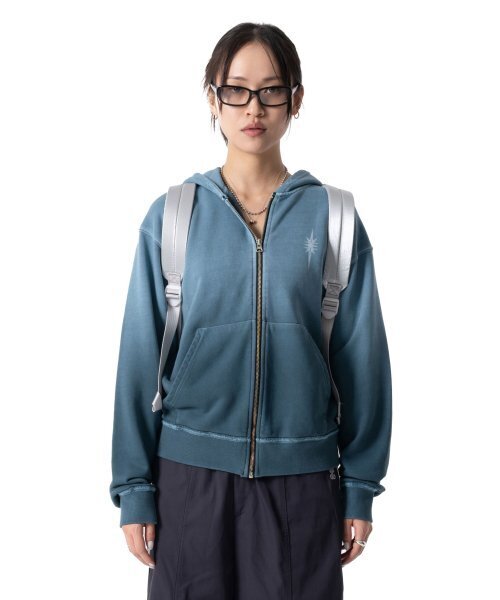IUGAMAKARAS(イウガマカラス)の「Pigment Dyed Zip-Up Hoodie (Blue Green)(パーカー・レディース・その他・1/2)」の6枚目の写真