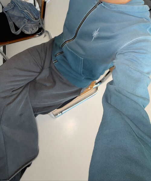 IUGAMAKARAS(イウガマカラス)の「Pigment Dyed Zip-Up Hoodie (Blue Green)(パーカー・レディース・その他・1/2)」の2枚目の写真