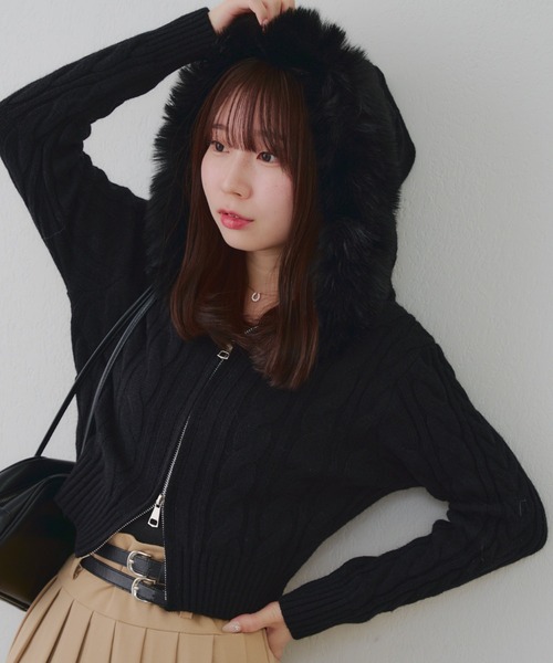 continuer de NICE CLAUP(コンティニューデナイスクラップ)の「ケーブルファーPK(ニット/セーター・レディース・グレー/アイボリー/ブラック・FREE)」の3枚目の写真