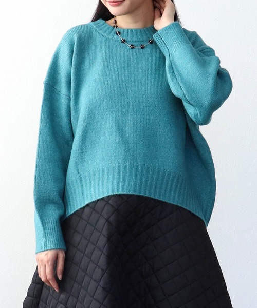 Three Four Time（ｽﾘｰﾌｫｰﾀｲﾑ）の「クルーネックショートプルオーバー（ニット/セーター・レディース・チャコールグレー/ターコイズブルー/レッド・FREE）」の2枚目の写真