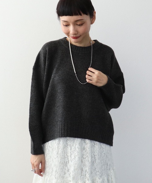 Three Four Time（ｽﾘｰﾌｫｰﾀｲﾑ）の「クルーネックショートプルオーバー（ニット/セーター・レディース・チャコールグレー/ターコイズブルー/レッド・FREE）」の4枚目の写真