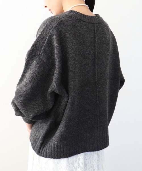 Three Four Time（ｽﾘｰﾌｫｰﾀｲﾑ）の「クルーネックショートプルオーバー（ニット/セーター・レディース・チャコールグレー/ターコイズブルー/レッド・FREE）」の6枚目の写真