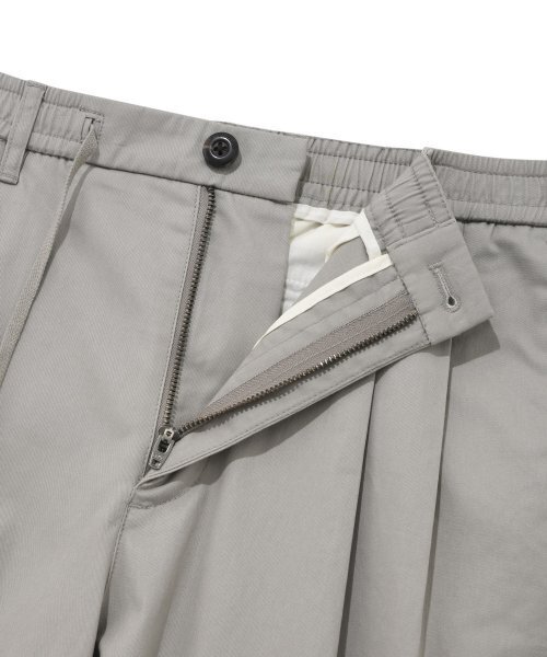COVERNAT（カバーナット）の「テーパードチノパンツライトグレー（その他パンツ・レディース・その他・SMALL/LARGE/MEDIUM/X-LARGE/X-SMALL/XX-LARGE）」の5枚目の写真