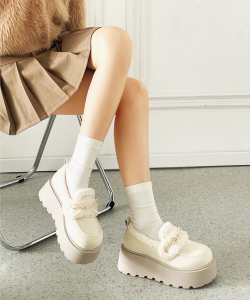Shoes in Closet(シューズインクローゼット)の「【ランキング1位獲得!/完売につき予約販売中】厚底 リボン ボア スリッポン ムートン 5841(スリッポン・レディース・キャメル/アイボリー・S/M/L/LL)」の13枚目の写真