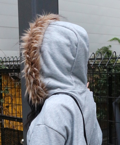 tinkerend(ティンカーエンド)の「Fur Short Hoodie / ショート丈ファーフーディー 裏起毛(パーカー・レディース・ブラック/グレー・FREE)」の4枚目の写真