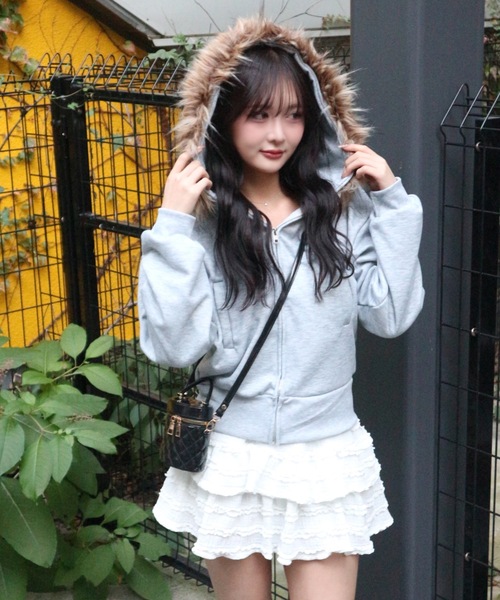 tinkerend(ティンカーエンド)の「Fur Short Hoodie / ショート丈ファーフーディー 裏起毛(パーカー・レディース・ブラック/グレー・FREE)」の5枚目の写真