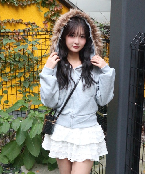 tinkerend(ティンカーエンド)の「Fur Short Hoodie / ショート丈ファーフーディー 裏起毛(パーカー・レディース・ブラック/グレー・FREE)」の6枚目の写真