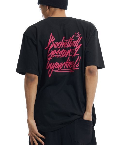 CREAM SODA LAB(クリームソーダラボ)の「バスケットボールレッスン.1 半袖Tシャツ ブラック ピンク(Tシャツ/カットソー・レディース・その他・LARGE/MEDIUM/X-LARGE/XX-LARGE)」の1枚目の写真