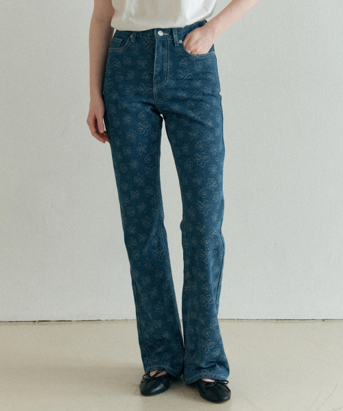 YUPPE(ヨッペ)の「FLOWER DENIM PANTS_BLUE(デニムパンツ・レディース・その他・SMALL/MEDIUM)」の1枚目の写真