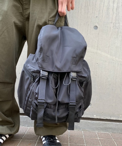 link lot(リンクロット)の「【A4サイズ対応】 多機能ポケットナイロンバックパック(バックパック/リュック・メンズ・ブラック・F)」の14枚目の写真