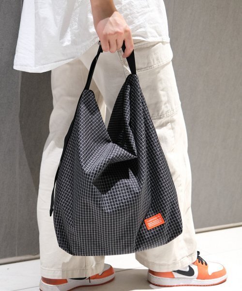 POSH-PROJECTS（ポッシュプロジェクト）の「F137 カンガルーバッグ ブラックグリッドストップ（ショルダーバッグ・レディース・ブラック系その他・FREE）」の3枚目の写真