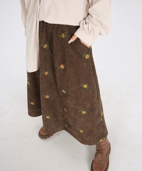Diosfront（ディオスフロント）の「花柄刺繍コーヂュロイスカート（スカート・レディース・ブラック/モカ/ブルー・FREE）」の7枚目の写真