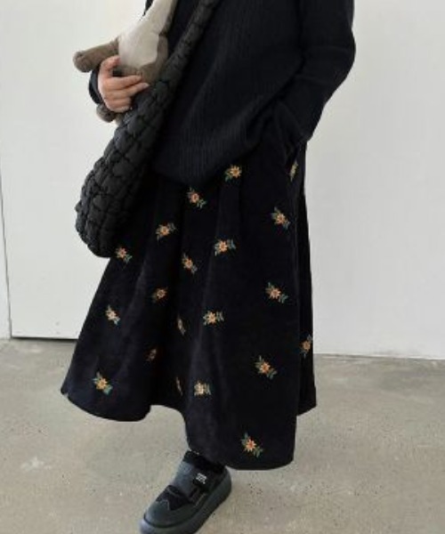 Diosfront（ディオスフロント）の「花柄刺繍コーヂュロイスカート（スカート・レディース・ブラック/モカ/ブルー・FREE）」の4枚目の写真