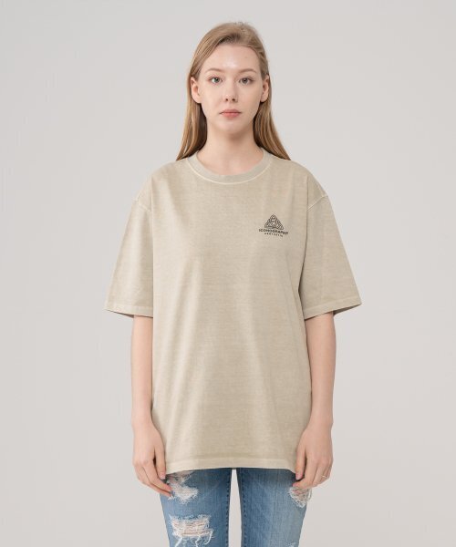 ICONOGRAPHY(アイコノグラフィー)の「PIGMENT SILICONE VOLUME PRINT WHERE ARTIST BE(Tシャツ/カットソー・レディース・ベージュ・MEDIUM)」の1枚目の写真