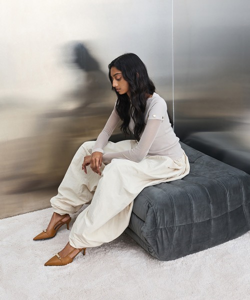 CHARLES & KEITH(チャールズ & キース)の「メタリックバー ポインテッド スリングバッグパンプス(パンプス・レディース・ライトブラウン/ブラック系その他7・25cm/24.5cm/23.5cm/23cm/22.5cm/22cm)」の13枚目の写真