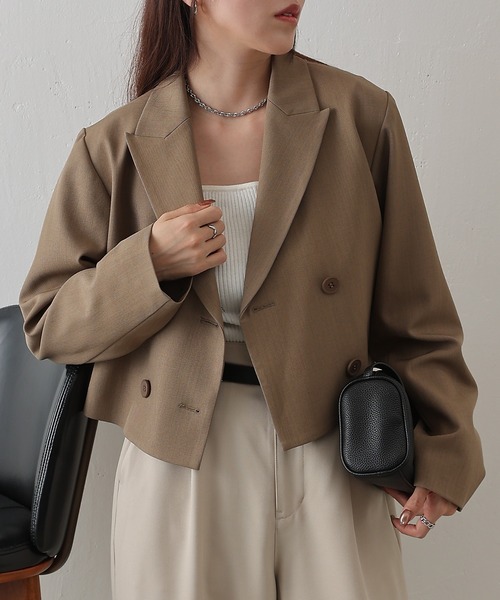 COLONY 2139（コロニートゥーワンスリーナイン）の「クロップドWテーラードジャケット（テーラードジャケット・レディース・ブラック/グレー/ベージュ・FREE）」の3枚目の写真