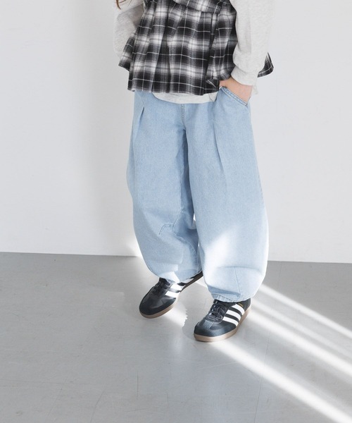 BAYFLOW（ベイフロー）の「[2WAYデザイン★]バレルデニムパンツ(KIDS)（デニムパンツ・キッズ・ライトブルー/ダークブルー・150cm/140cm/130cm/120cm/110cm）」の4枚目の写真