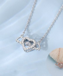 Vini（ヴィニ）の「揺れる エンジェル ウィング ハート ネックレス（ネックレス）」