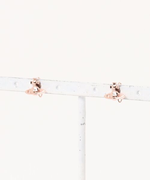 Vivienne Westwood(ヴィヴィアンウエストウッド)の「LORELEI STUD EARRINGS(ピアス(両耳用)・レディース・ブラック/シルバー/ゴールド/ピンクゴールド・FREE)」の4枚目の写真