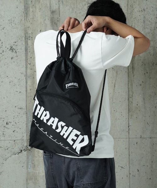 THRASHER（スラッシャー）の「"02"≪THRASHER≫カーブポケット ブランドロゴ ナップサック（バックパック/リュック・メンズ・ブラック×イエロー/ブラック×ホワイト/ブラック・ONE SIZE）」の7枚目の写真