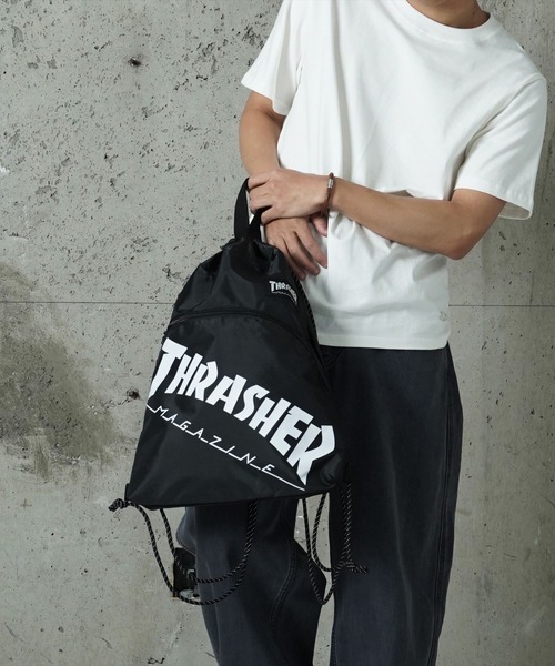 THRASHER（スラッシャー）の「"02"≪THRASHER≫カーブポケット ブランドロゴ ナップサック（バックパック/リュック・メンズ・ブラック×イエロー/ブラック×ホワイト/ブラック・ONE SIZE）」の9枚目の写真