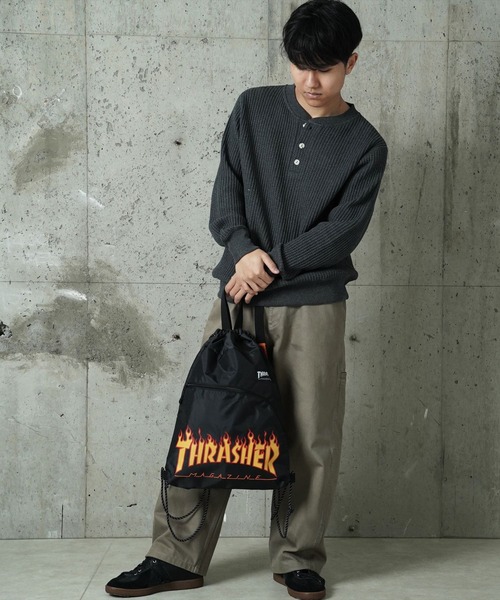 THRASHER（スラッシャー）の「"02"≪THRASHER≫カーブポケット ブランドロゴ ナップサック（バックパック/リュック・メンズ・ブラック×イエロー/ブラック×ホワイト/ブラック・ONE SIZE）」の5枚目の写真