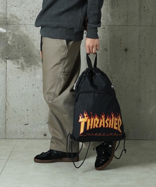 THRASHER（スラッシャー）の「"02"≪THRASHER≫カーブポケット ブランドロゴ ナップサック（バックパック/リュック・メンズ・ブラック×イエロー/ブラック×ホワイト/ブラック・ONE SIZE）」の11枚目の写真