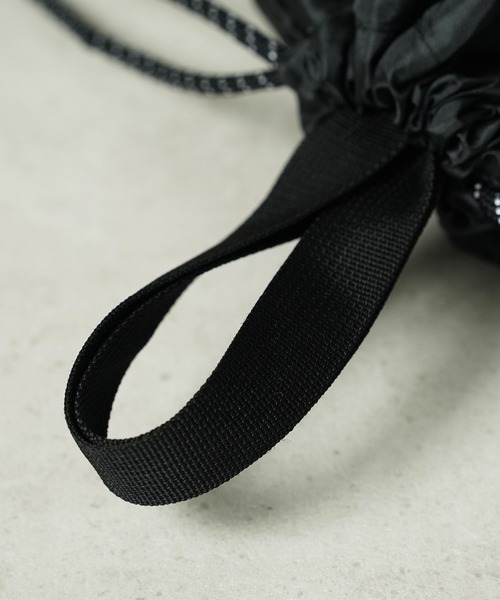 THRASHER（スラッシャー）の「"02"≪THRASHER≫カーブポケット ブランドロゴ ナップサック（バックパック/リュック・メンズ・ブラック×イエロー/ブラック×ホワイト/ブラック・ONE SIZE）」の16枚目の写真