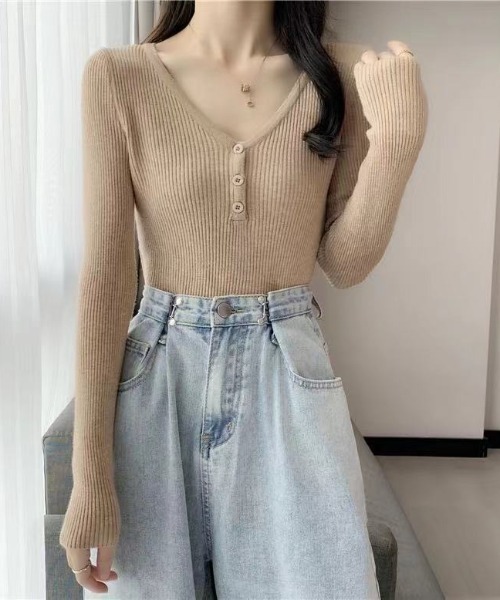 Beststore（ベストストア）の「ボタン付　長袖リブニットトップス レディース（ニット/セーター・レディース・ベージュ/グレー/ライトベージュ/ブラック/ピンク/グリーン/ホワイト・FREE）」の4枚目の写真
