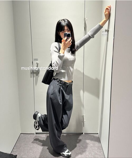 MUSINSA STANDARD WOMAN（ムシンサスタンダードウーマン）の「ウィメンズワイドリブスリムオフショルダーニット[ブラック]（ニット/セーター・レディース・その他・SMALL/MEDIUM/LARGE/X-SMALL）」の5枚目の写真