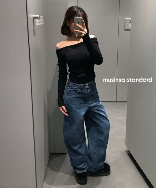 MUSINSA STANDARD WOMAN（ムシンサスタンダードウーマン）の「ウィメンズワイドリブスリムオフショルダーニット[ブラック]（ニット/セーター・レディース・その他・SMALL/MEDIUM/LARGE/X-SMALL）」の7枚目の写真