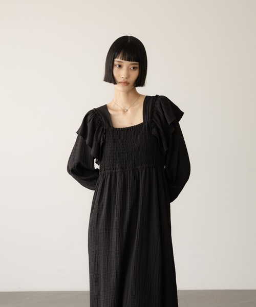 LOWRYS FARM(ローリーズファーム)の「2WAYフリルシャーリングワンピース 637584(ワンピース・レディース・アイボリー/ブラック/ブラウン・FREE)」の6枚目の写真