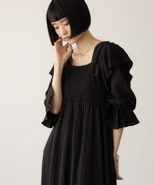 LOWRYS FARM(ローリーズファーム)の「2WAYフリルシャーリングワンピース 637584(ワンピース・レディース・アイボリー/ブラック/ブラウン・FREE)」の9枚目の写真