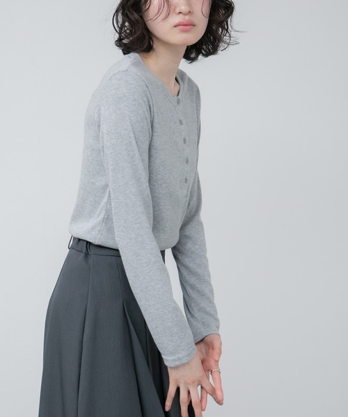 HEILIS(ヘイリス)の「ヘンリーネックリブカットソー / 長袖 Tシャツ カットソー トップス 春服 秋服 冬服 ブラック グレー オフホワイト 白 黒 韓国 ノームコア シンプル カジュアル ガーリー レイヤード インナー(Tシャツ/カットソー・レディース・ブルー/ホワイト/グレー・FREE)」の17枚目の写真