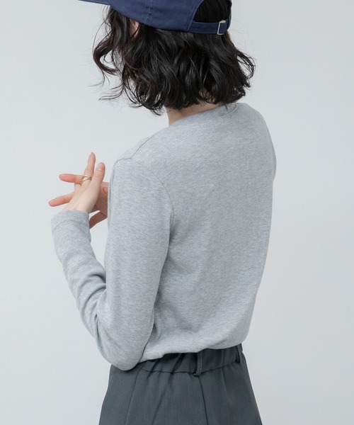 HEILIS(ヘイリス)の「ヘンリーネックリブカットソー / 長袖 Tシャツ カットソー トップス 春服 秋服 冬服 ブラック グレー オフホワイト 白 黒 韓国 ノームコア シンプル カジュアル ガーリー レイヤード インナー(Tシャツ/カットソー・レディース・ブルー/ホワイト/グレー・FREE)」の18枚目の写真