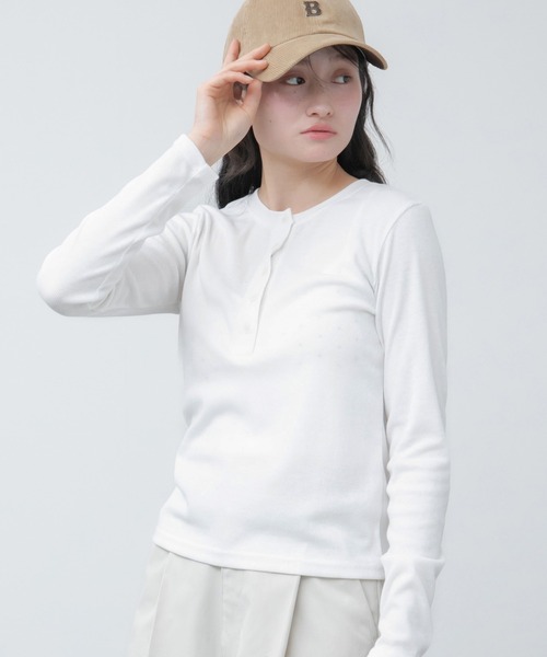 HEILIS(ヘイリス)の「ヘンリーネックリブカットソー / 長袖 Tシャツ カットソー トップス 春服 秋服 冬服 ブラック グレー オフホワイト 白 黒 韓国 ノームコア シンプル カジュアル ガーリー レイヤード インナー(Tシャツ/カットソー・レディース・ブルー/ホワイト/グレー・FREE)」の6枚目の写真
