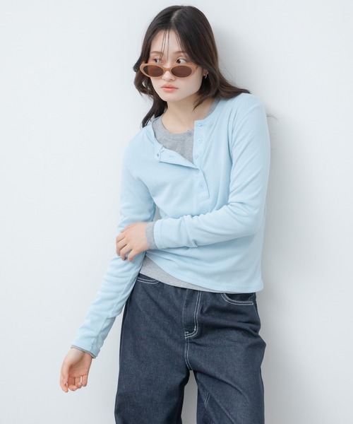 HEILIS(ヘイリス)の「ヘンリーネックリブカットソー / 長袖 Tシャツ カットソー トップス 春服 秋服 冬服 ブラック グレー オフホワイト 白 黒 韓国 ノームコア シンプル カジュアル ガーリー レイヤード インナー(Tシャツ/カットソー・レディース・ブルー/ホワイト/グレー・FREE)」の11枚目の写真