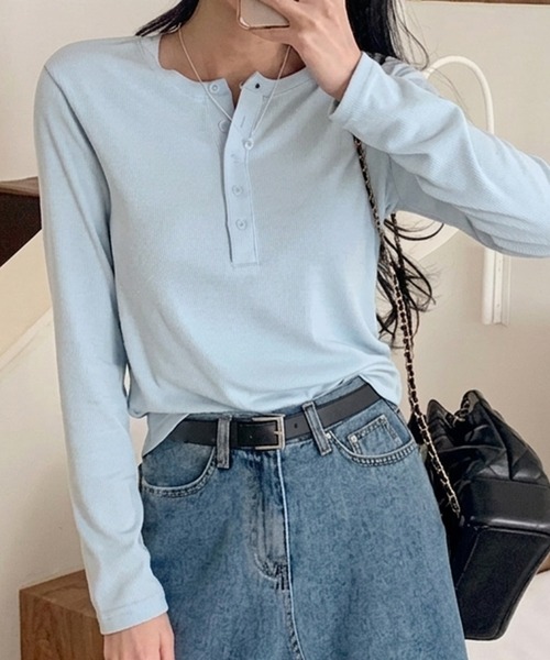HEILIS(ヘイリス)の「ヘンリーネックリブカットソー / 長袖 Tシャツ カットソー トップス 春服 秋服 冬服 ブラック グレー オフホワイト 白 黒 韓国 ノームコア シンプル カジュアル ガーリー レイヤード インナー(Tシャツ/カットソー・レディース・ブルー/ホワイト/グレー・FREE)」の15枚目の写真