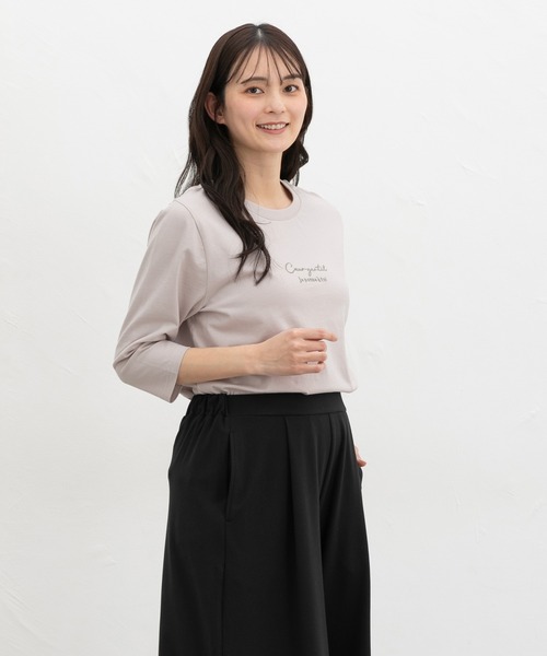 Honeys(ハニーズ)の「【UVカット】こだわり綿7分袖ロゴT(Tシャツ/カットソー・レディース・オフホワイト/ブラック/サックスブルー/グレイッシュベージュ/ネイビー・S/M/LL/L)」の19枚目の写真